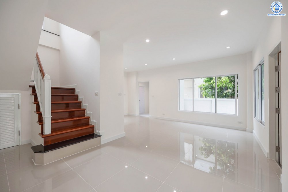 บ้านมือสองตกแต่งใหม่ แบรนด์คุณภาพจาก Property Perfect โครงการ เพอร์เฟคเพลส พระราม5-ราชพฤกษ์ ครบทุกการใช้ชีวิตบนเนื้อที่ 60.7 ตร.ว. ฟังก์ชัน 3 ห้องนอน 3 ห้องน้ำ 2 ที่จอดรถ บรรยากาศร่มรื่น facility ครบ! บนทำเลคุณภาพ ใกล้วงเวียนพระราม5 และจุดขึ้นทางด่วน "ศรีรัช"